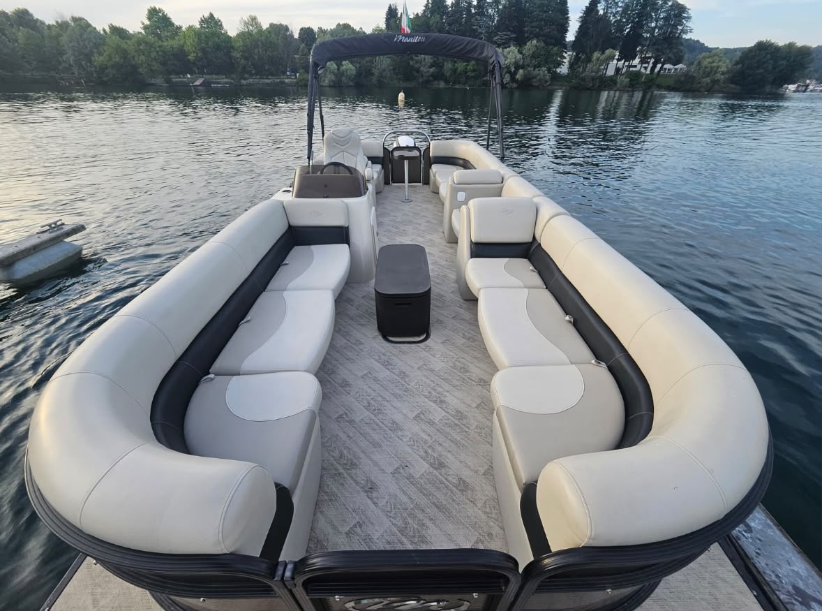 Ampio spazio lounge del pontoon Vaka Putanga